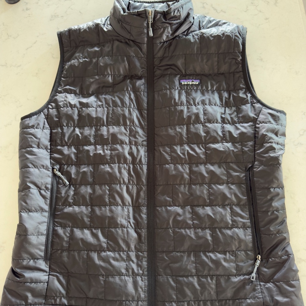 Patagonia Men's Nano Puff insulated vest - Large, Black